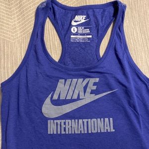 Nike slim fit coupe adjusted Corte elegante. Womans L.